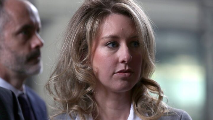 Web giả lập bàn làm việc Elizabeth Holmes tái hiện hồ sơ Theranos
