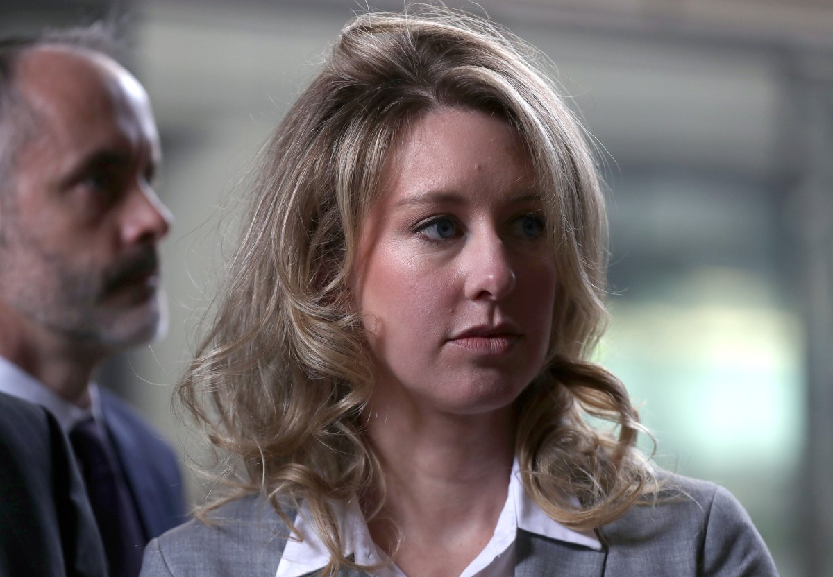 Web giả lập bàn làm việc Elizabeth Holmes tái hiện hồ sơ Theranos